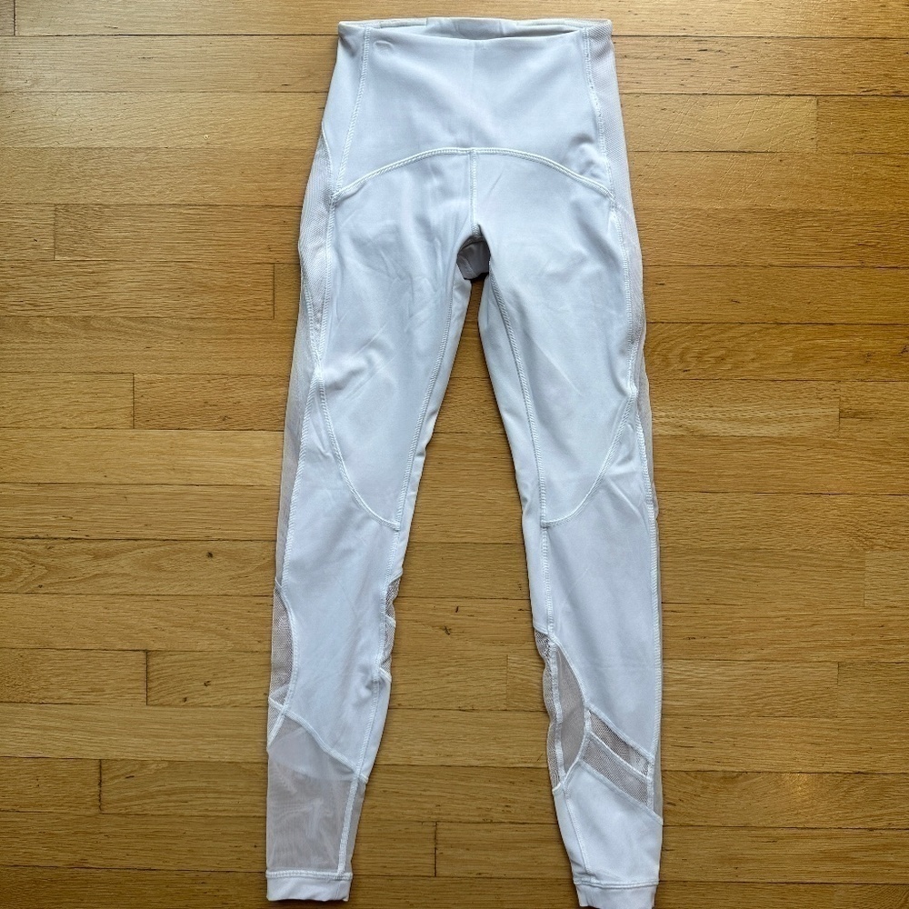 Lululemon Clear The Court 28 White With Hint of Pink Leggings Women's Size 4 - Picture 2 of 14